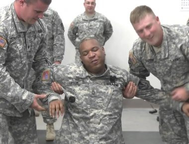 Βίντεο: Δείτε πως καλωσορίζουν τους Νεοσύλλεκτους στο στρατό της Αλάσκα